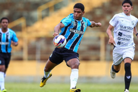 *TRICOLOR IMORTAL CLASSIFICADO*    _Tricolor gaúcho chega na semifinal, repete campanha de 2025 e busca primeiro título da história da Copinha; veja tudo sobre o duelo em Jaú!_  📲: https://lance.top/9107j